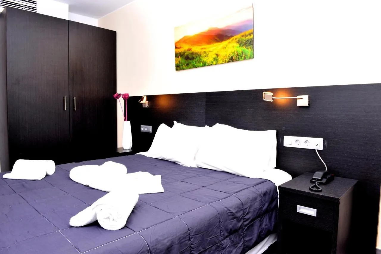 **  6 Bis Hotel كاستيلديفيلس إسبانيا