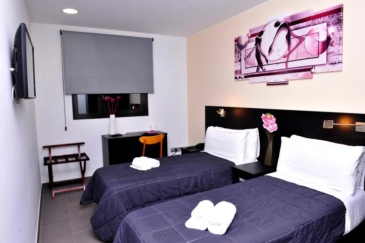 6 Bis Hotel كاستيلديفيلس 2*,  إسبانيا
